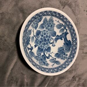 Blue and White Floral hydrangeas Decorative bowl made in Japan 8 inches